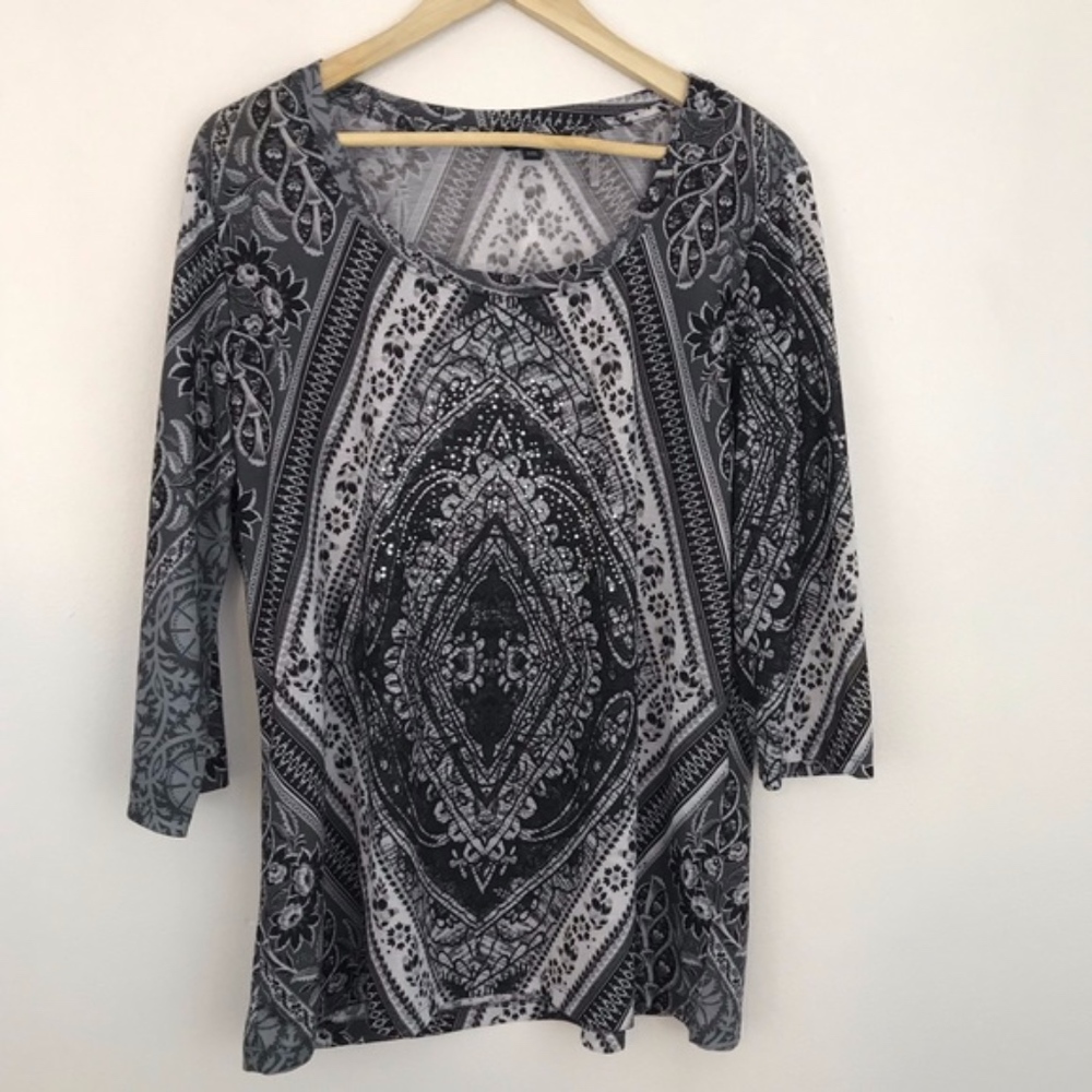 🔥Closing Sale🔥 NWT Black & White Rhinestone Top